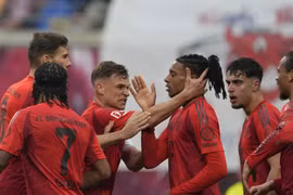 Bayern bị ngăn vô địch sớm, Harry Kane chưa có danh hiệu đầu tiên