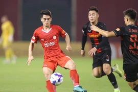 HLV Popov nói điều bất ngờ khi Bùi Tiến Dũng nhận thẻ đỏ