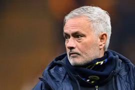 Để "miệng đi quá xa", Mourinho nhận án phạt nặng