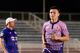 Quang Hải không ngại sân cỏ nhân tạo ở Philippines