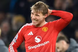 MU chấp nhận lỗ nặng để tống tiễn "Haaland bản lỗi"