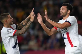 Vắng Quả bóng vàng, PSG vẫn ngược dòng hạ Barca
