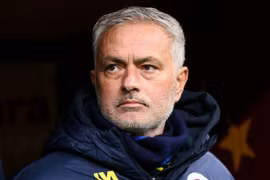 HLV Mourinho sắp đối đầu Chelsea và Real Madrid