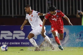 Phung phí cơ hội, ĐT Việt Nam thắng Nepal nhờ bàn phản lưới