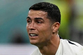 Ronaldo bị gạt khỏi top 5 tiền đạo hay nhất thế giới 30 năm qua