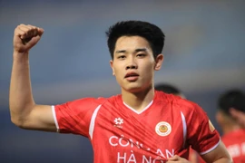 CLB Công an Hà Nội ngược dòng hạ đội bóng Trung Quốc trên sân Hàng Đẫy