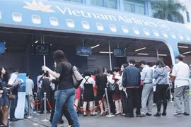 Du khách không cần chen lấn để đặt vé máy bay