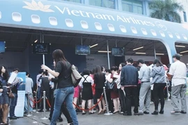 Du khách không cần chen lấn để đặt vé máy bay