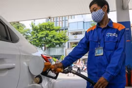 [Tin nhanh tối 25-1-2021] Ngày 26-1-2021 giá xăng có thể tăng lần thứ năm liên tiếp