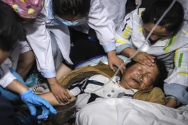 Động đất liên tiếp rung chuyển vùng tây nam Trung Quốc khiến nhiều người thương vong