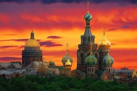 [ẢNH] Ấn tượng ‘đêm trắng' ở những vùng đất mặt trời mọc lúc nửa đêm