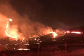 7000 người Mỹ sơ tán trong ngày lễ Giáng sinh vì "giặc lửa"