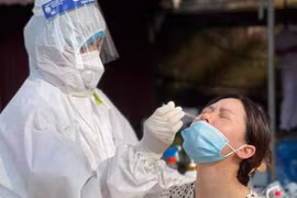 [Tin nhanh tối 12-7-2021] Điều chỉnh thời gian cách ly y tế người về từ TP HCM lên 14 ngày