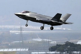 Tổng thống Trump đối đầu với các thượng nghị sĩ trong thương vụ tỷ đô