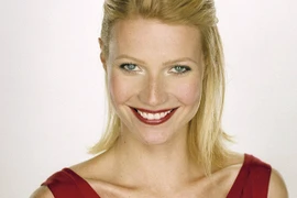 [ẢNH] Nhan sắc của người phụ nữ từng khiến Brad Pitt và nhiều mỹ nam Hollywood say đắm