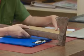 [Tin nhanh sáng 15-11-2021] Xách rìu đòi chém công an để gỡ dây phong tỏa chốt kiểm dịch Covid-19