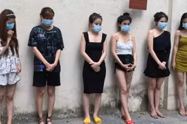 [Tin nhanh sáng 18-6-2021] Bắt quả tang 22 ‘chân dài’ đang ‘bay, lắc’ trong quán karaoke mở chui