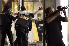 [VIDEO]: Khủng bố tấn công kinh hoàng tại trung tâm thủ đô Vienna, Áo