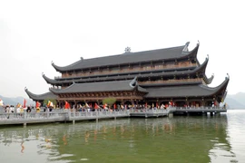 [Tin nhanh tối 7-5-2021] Hà Nam: Nhân viên y tế tại chùa Tam Chúc dương tính với SARS-CoV-2