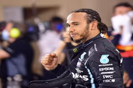 Tay đua F1 cừ khôi, Lewis Hamilton được Hoàng gia Anh phong tước hiệp sĩ