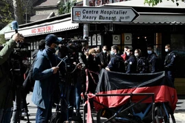 Hai người thương vong trong vụ xả súng tại bệnh viện ở Paris
