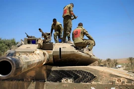 Xe tăng Israel tấn công các mục tiêu của Hamas ở Dải Gaza