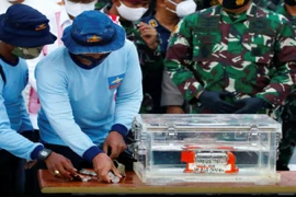 Hộp đen máy bay gặp nạn của Indonesia sẽ được xử lý như thế nào?