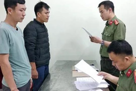 [Tin nhanh sáng 10-4-2021] Khởi tố nhóm đối tượng đưa người Trung Quốc xuất cảnh trái phép