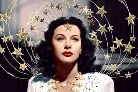 [ẢNH] Nữ minh tinh đầu tiên khỏa thân trên màn ảnh - Hedy Lamarr 