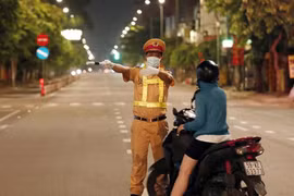 [Tin nhanh sáng 26-7-2021] Người dân TP.HCM không được ra đường từ 18 giờ đến 6 giờ hôm sau