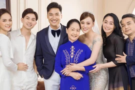 [ẢNH] Hương vị tình thân: Trọn bộ thiệp mời, ảnh cưới Nam - Long cùng đại gia đình 