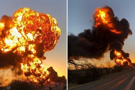 [VIDEO] Siêu tàu hỏa bốc cháy dữ dội sau cú va chạm với xe tải