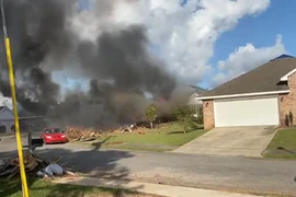 [VIDEO]: Máy bay Hải quân Mỹ đâm vào nhà dân, hai phi công thiệt mạng