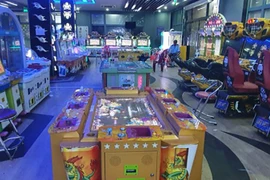 [Tin nhanh tối 17-8-2020] Phá ổ bạc trá hình game điện tử, tạm giữ gần 300 triệu đồng
