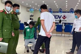 [Tin nhanh tối 15-3-2021] Bắt giữ tại chỗ đối tượng cướp ngân hàng ở Hà Nội