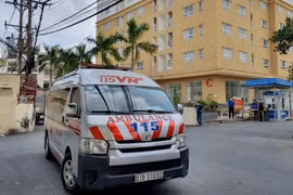 [Tin nhanh sáng 22-10-2021] Người đàn ông ‘rơi tự do’ từ chung cư xuống đất