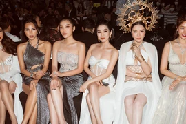 [ẢNH] Dàn mỹ nhân Việt hoá nữ thần gợi cảm: Lệ Quyên trẻ đẹp, Ngọc Trinh hở bạo