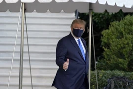 [CLIP] Tổng thống Trump mắc Covid-19, tương lai bầu cử Mỹ sẽ ra sao?