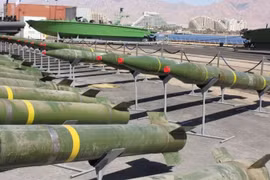 Lệnh cấm vũ khí được gỡ bỏ, Iran vui mừng tuyên bố chiến thắng