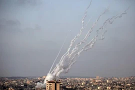 Các nhà báo tại dải Gaza tham gia cuộc trò chuyện của Hamas bị chặn khỏi WhatsApp