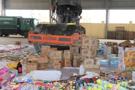 [Tin nhanh tối 1-2-2021] Tiêu hủy số hàng lậu trị giá gần 1 tỷ đồng trước Tết Nguyên đán