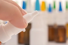 Anh phát triển loại thuốc xịt mũi có khả năng ngăn ngừa lây truyền virus COVID-19