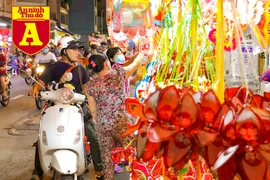 [ẢNH] Khám phá ‘phố đèn lồng’ rực rỡ nhất TP.HCM dịp Trung thu