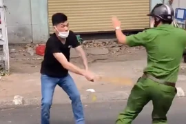 [Tin nhanh sáng 14-1-2022] Liều lĩnh tấn công cảnh sát khi bị mời làm việc