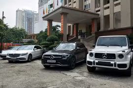 [Tin nhanh sáng 4-10-2021] Hà Nội: Thu giữ 13 xế hộp hạng sang trong đường dây đánh bạc "khủng"