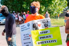 Cảnh sát Mỹ lại bắn chết 1 người da đen ở Louisiana, gây phản ứng xã hội