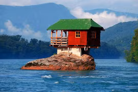 [ẢNH] Khám phá những ngôi nhà ‘không hàng xóm’ tách biệt với thế giới 