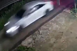 [Tin nhanh sáng 27-8-2021] Lái ô tô tông 4 người thương vong vì tranh chấp đất đai