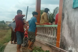 Phụ giúp đổ trụ bê tông, nam sinh lớp 11 bị điện giật tử vong