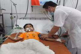 Chơi đùa, cháu bé 11 tuổi bị dây treo vào cổ bất tỉnh